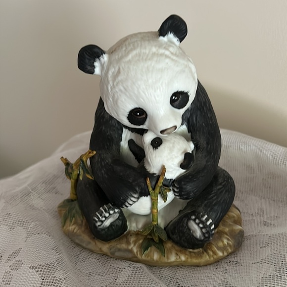 Mamma Panda & baby Master Porcelain by “Homco” 1988 collectors piece - Picture 6 of 6